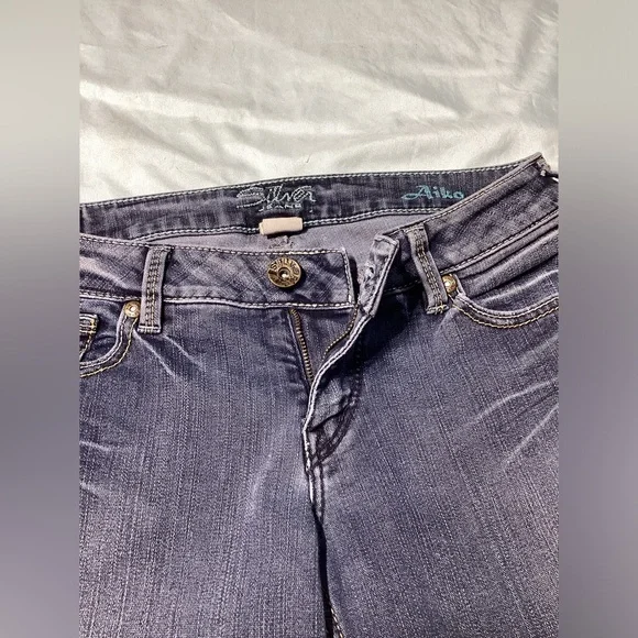 Silver Jeans Aiko Bootcut Medium Wash Size 27X31 (US 4) - Picture 9 of 15